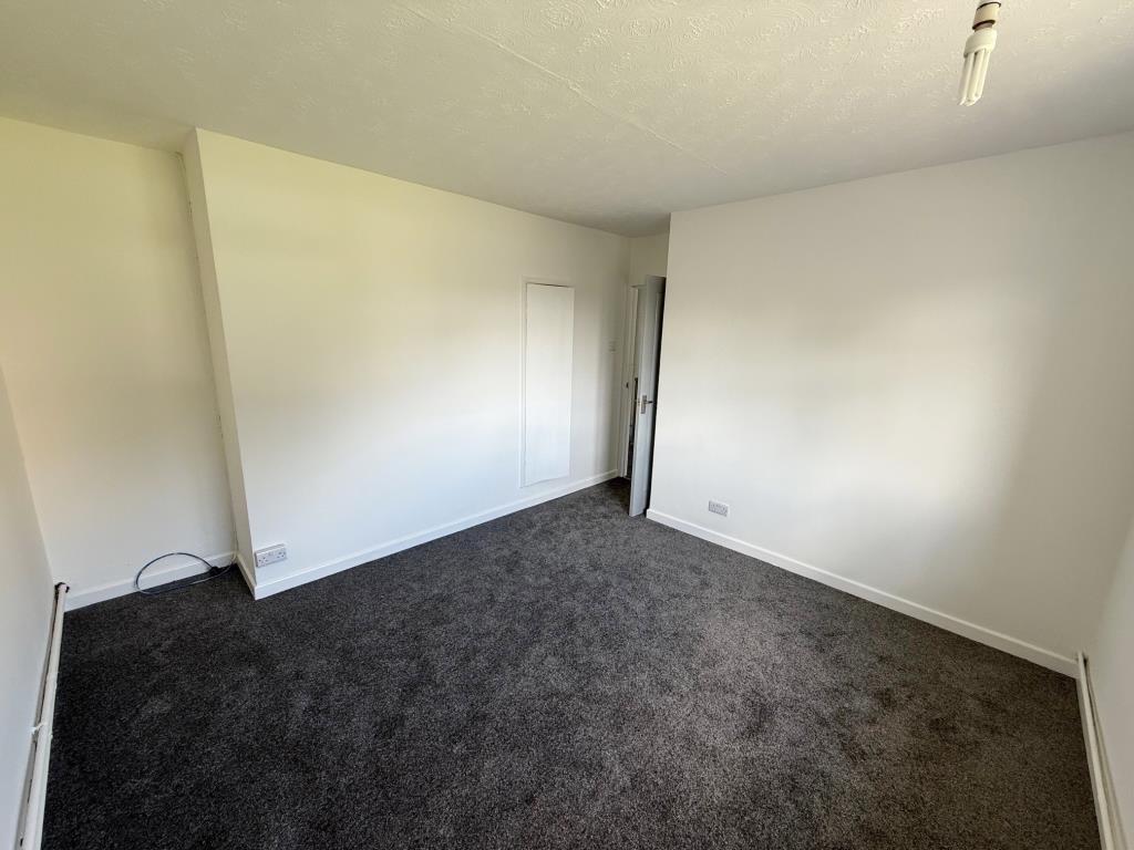 Lot: 158 - HOUSE FOR INVESTMENT - main front bedroom